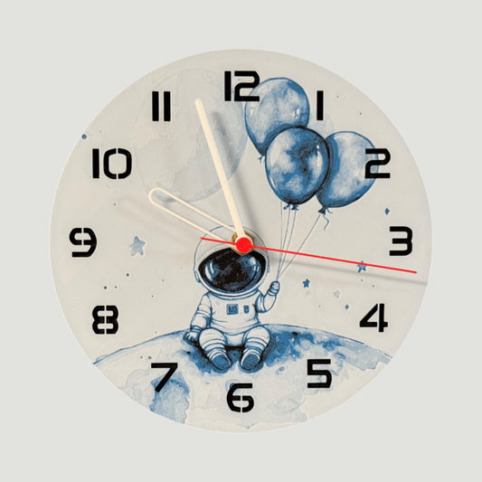 Minik Astronot – Dekoratif Masaüstü & Duvar Saati