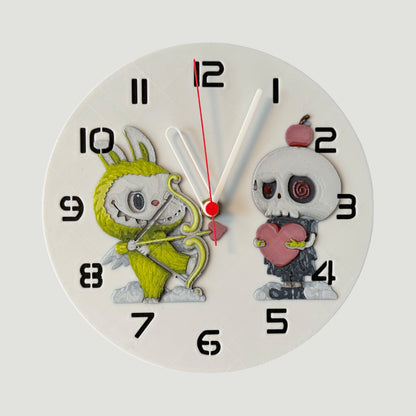 Labubu Aşkı – Dekoratif Masaüstü & Duvar Saati